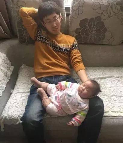 成人哄娃摇凳子视频播放