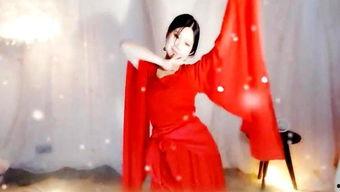 简单成人古典扇舞视频,一扇轻摇，穿越千年的美丽演绎